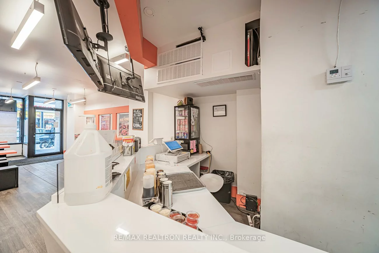 582, Yonge, Bay Street Corridor, Toronto