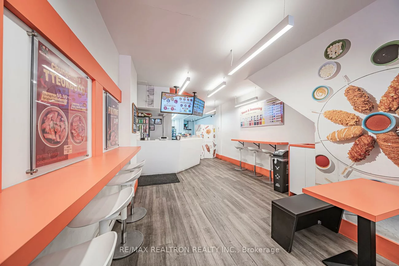 582, Yonge, Bay Street Corridor, Toronto