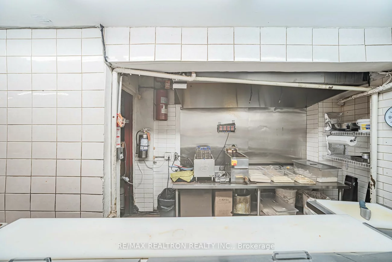 582, Yonge, Bay Street Corridor, Toronto