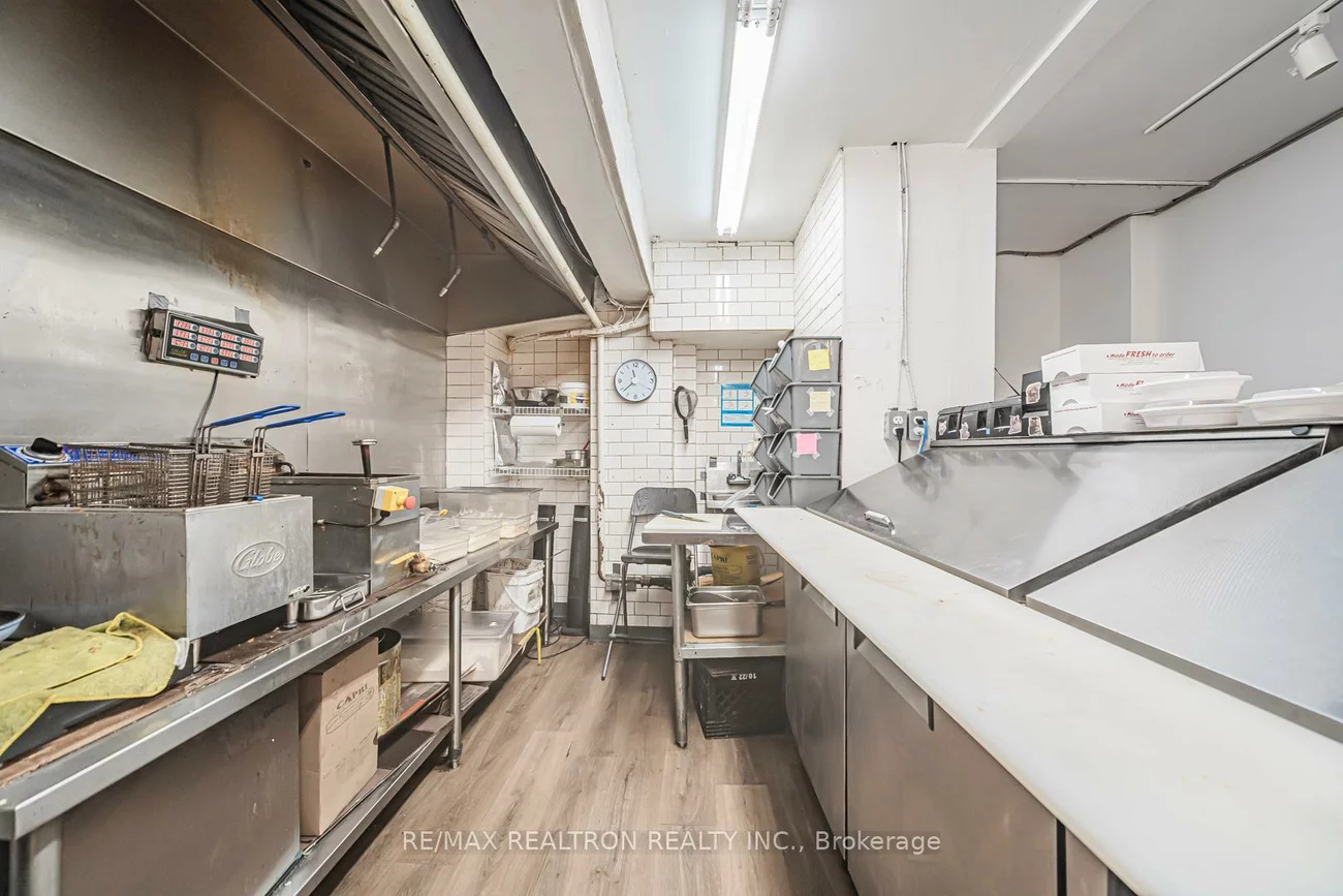 582, Yonge, Bay Street Corridor, Toronto