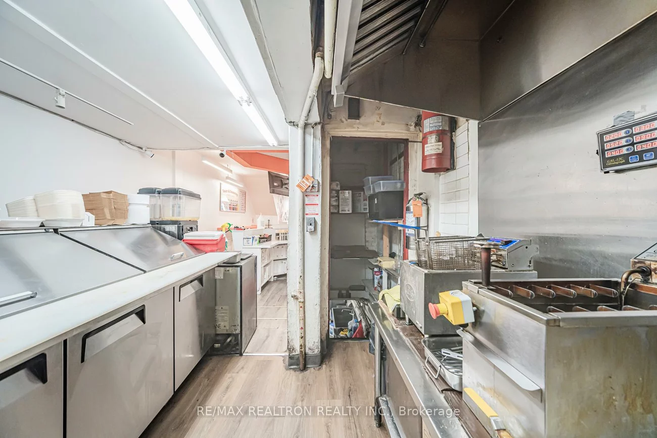 582, Yonge, Bay Street Corridor, Toronto