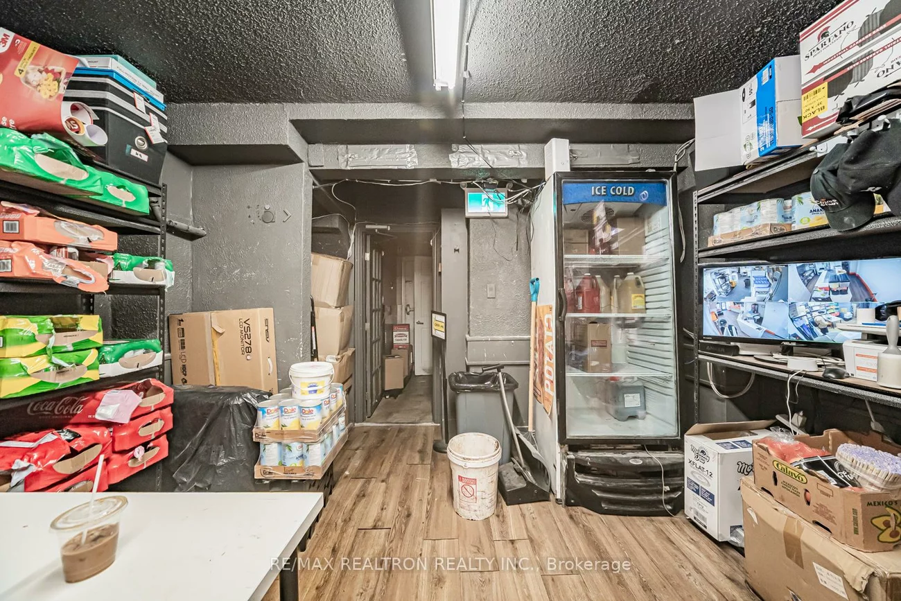 582, Yonge, Bay Street Corridor, Toronto