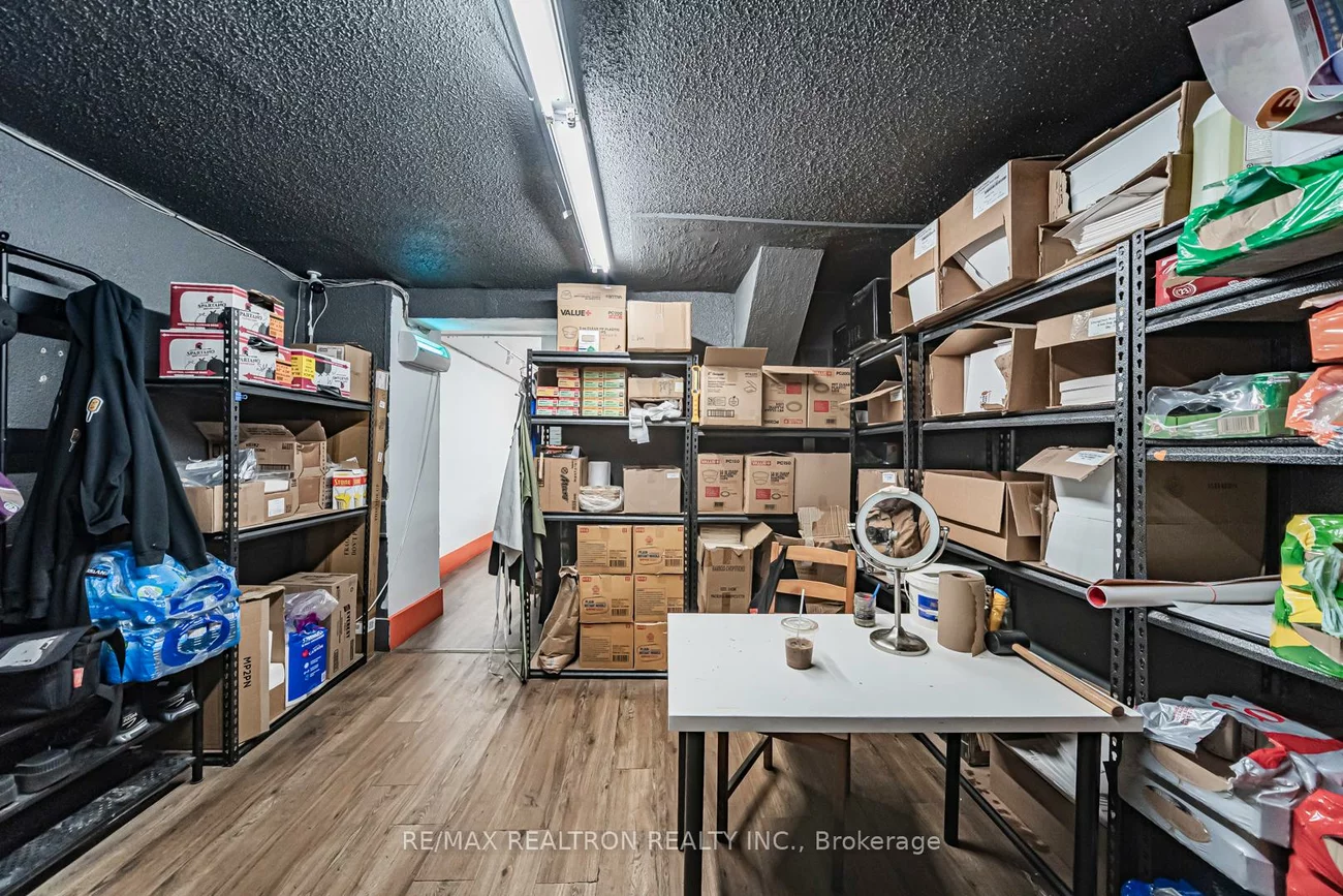 582, Yonge, Bay Street Corridor, Toronto