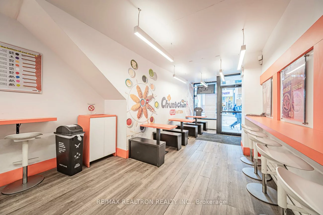 582, Yonge, Bay Street Corridor, Toronto