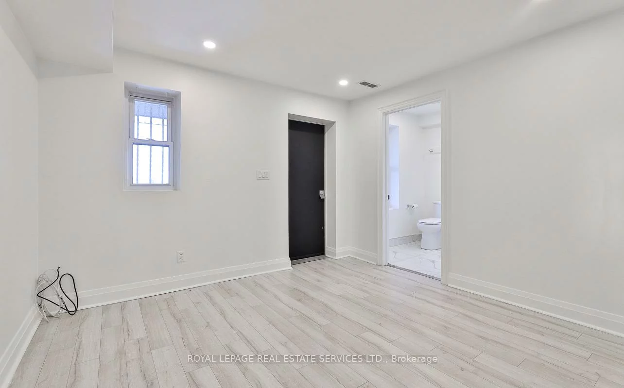 995, Bloor, Dufferin Grove, Toronto