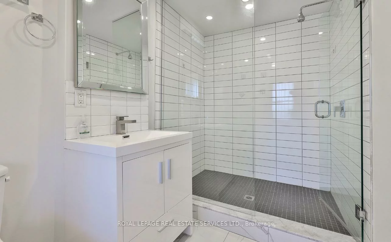 995, Bloor, Dufferin Grove, Toronto