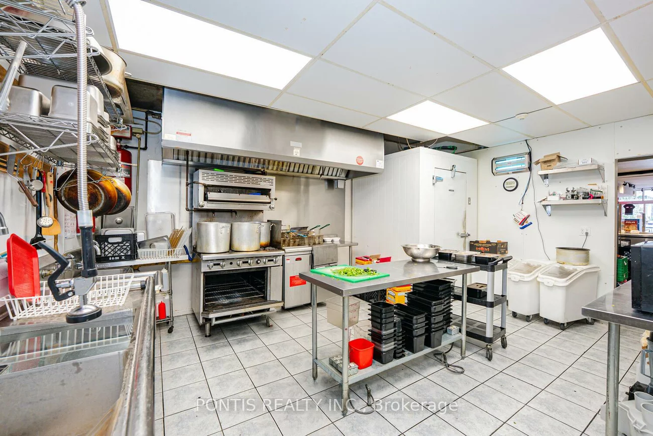 4918, Yonge, Lansing-Westgate, Toronto