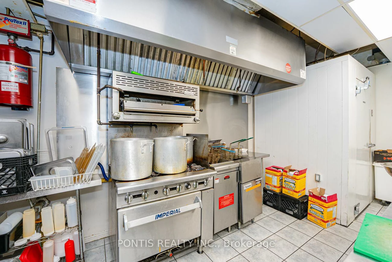 4918, Yonge, Lansing-Westgate, Toronto
