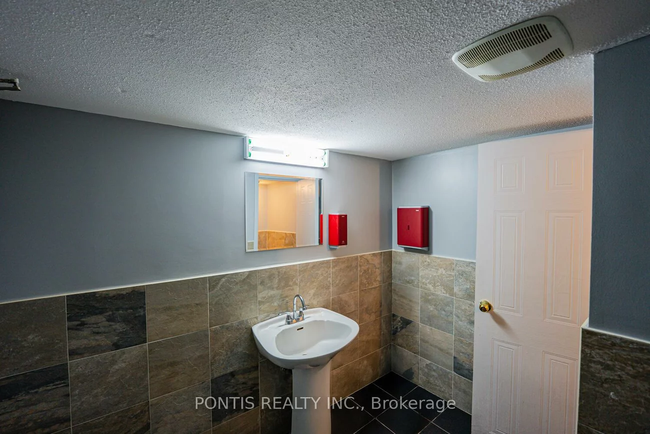 4918, Yonge, Lansing-Westgate, Toronto