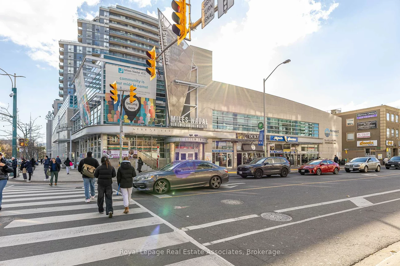 750, Spadina, University, Toronto