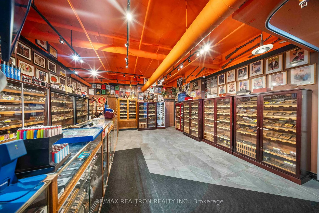 85, McCaul, Kensington-Chinatown, Toronto