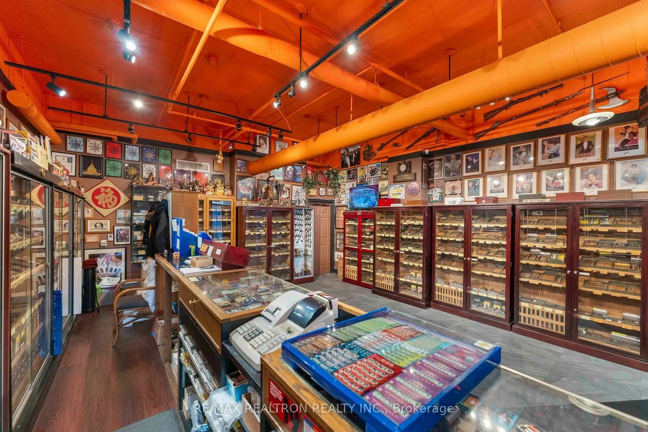 85, McCaul, Kensington-Chinatown, Toronto