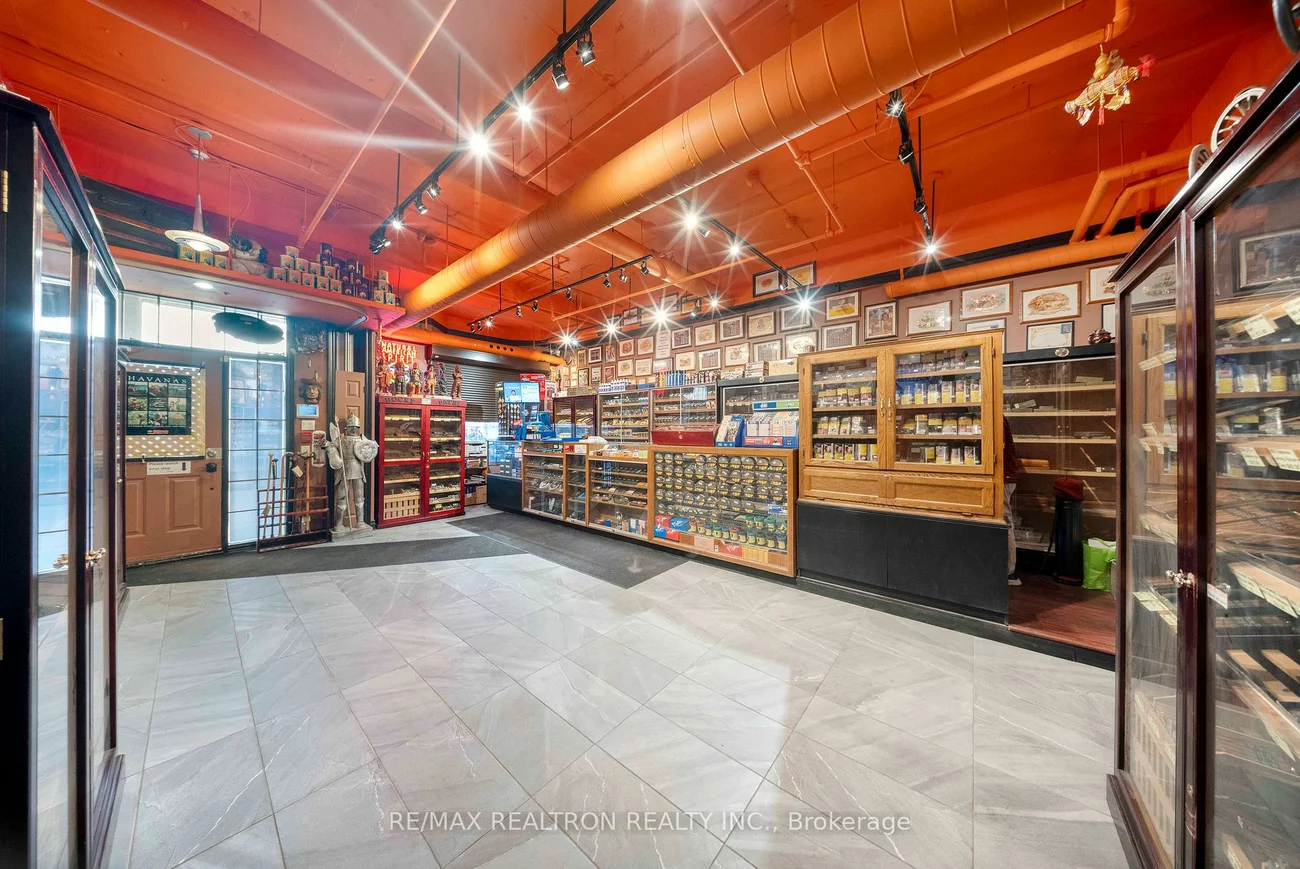 85, McCaul, Kensington-Chinatown, Toronto