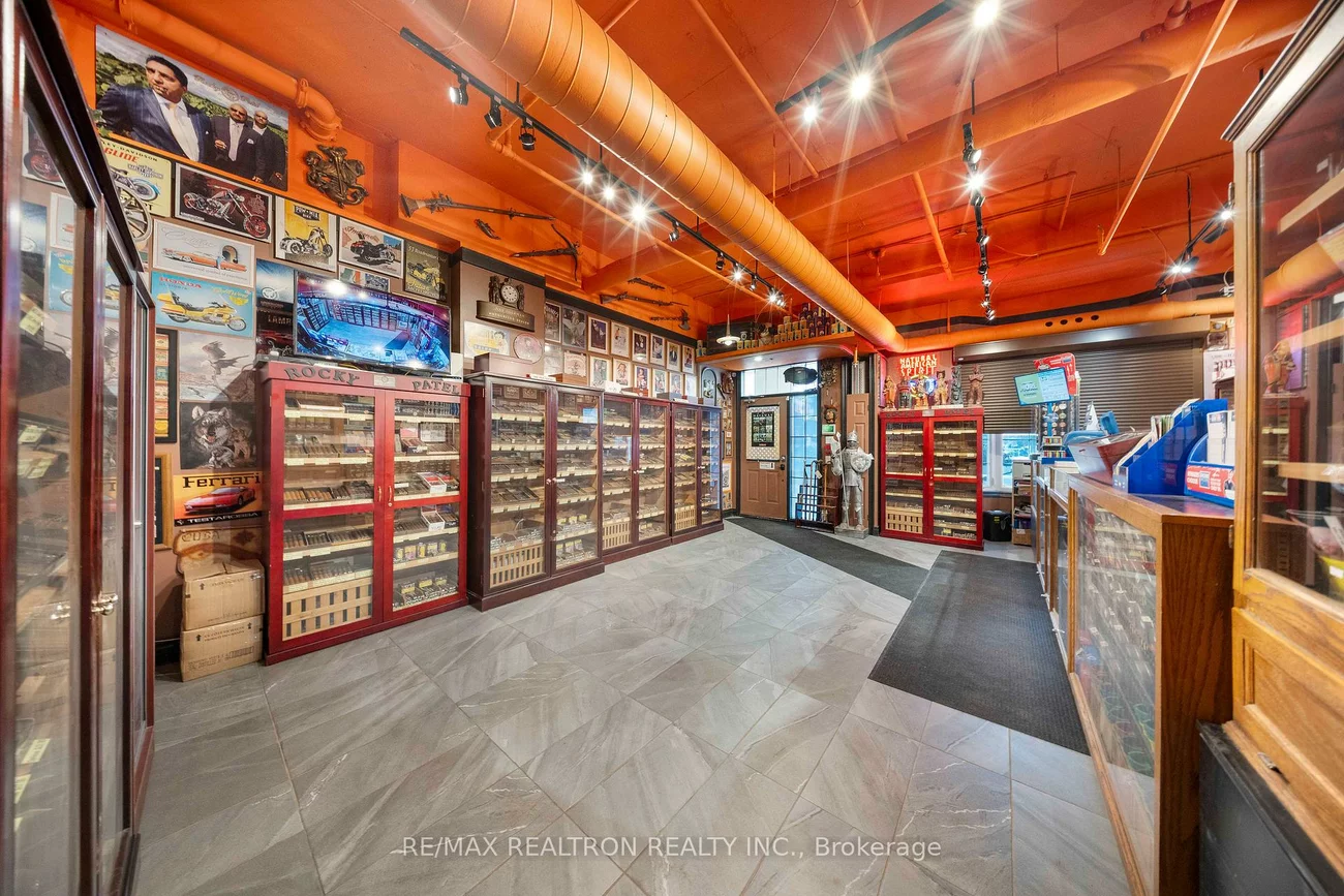 85, McCaul, Kensington-Chinatown, Toronto