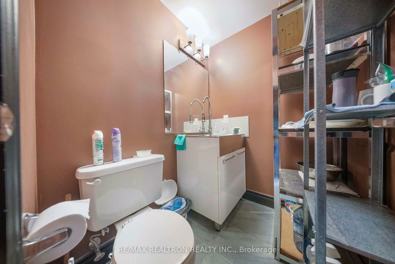 85, McCaul, Kensington-Chinatown, Toronto