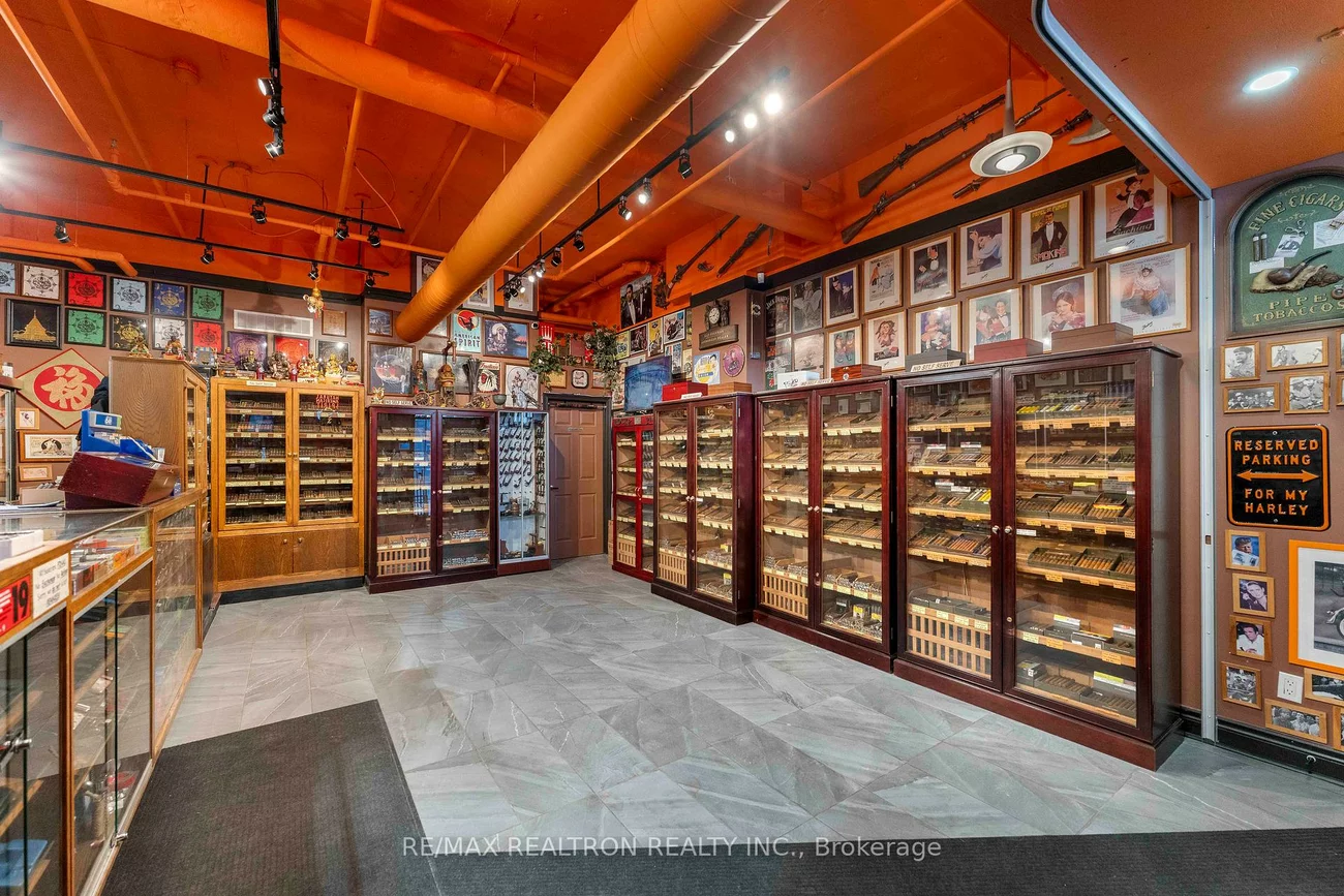 85, McCaul, Kensington-Chinatown, Toronto