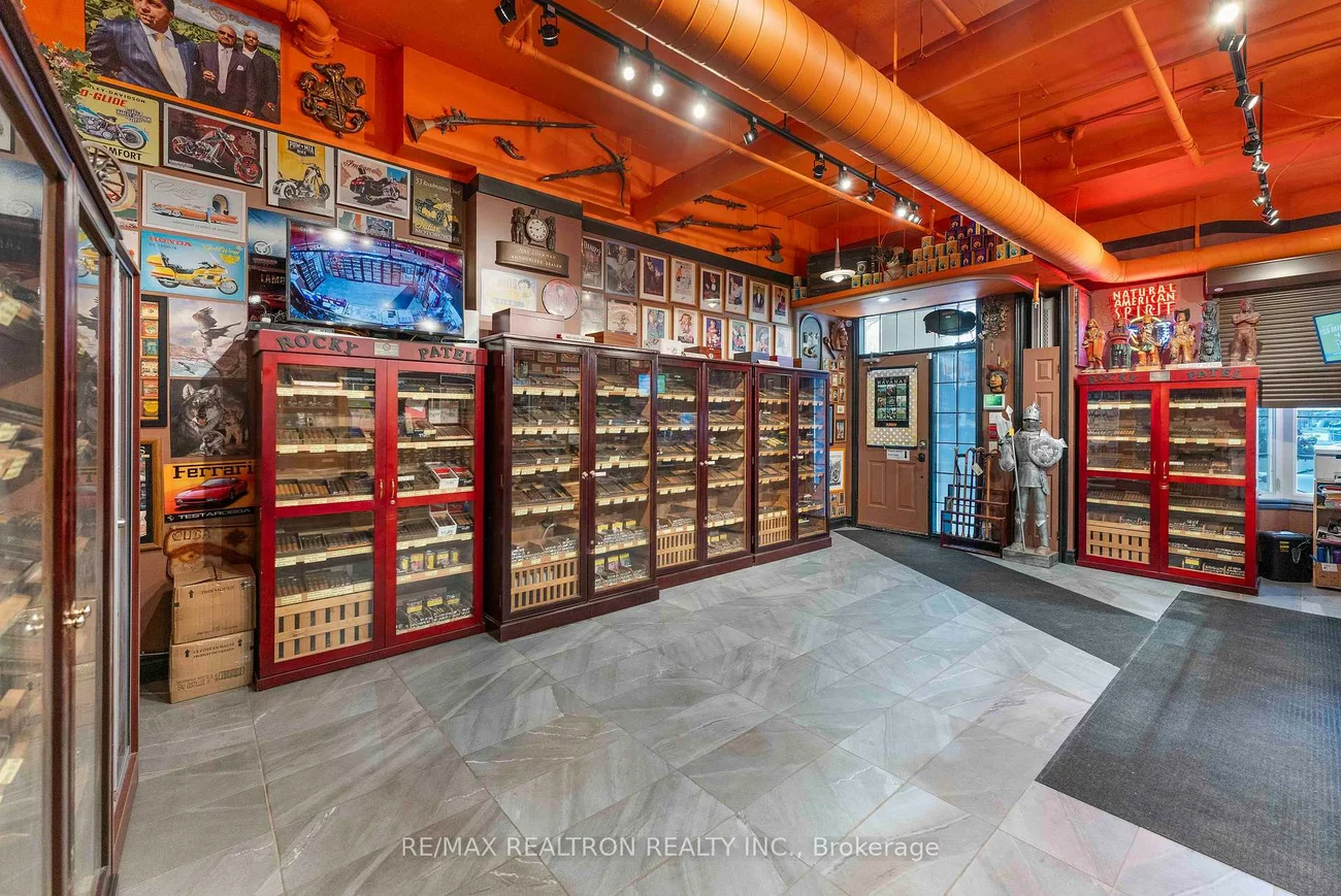 85, McCaul, Kensington-Chinatown, Toronto