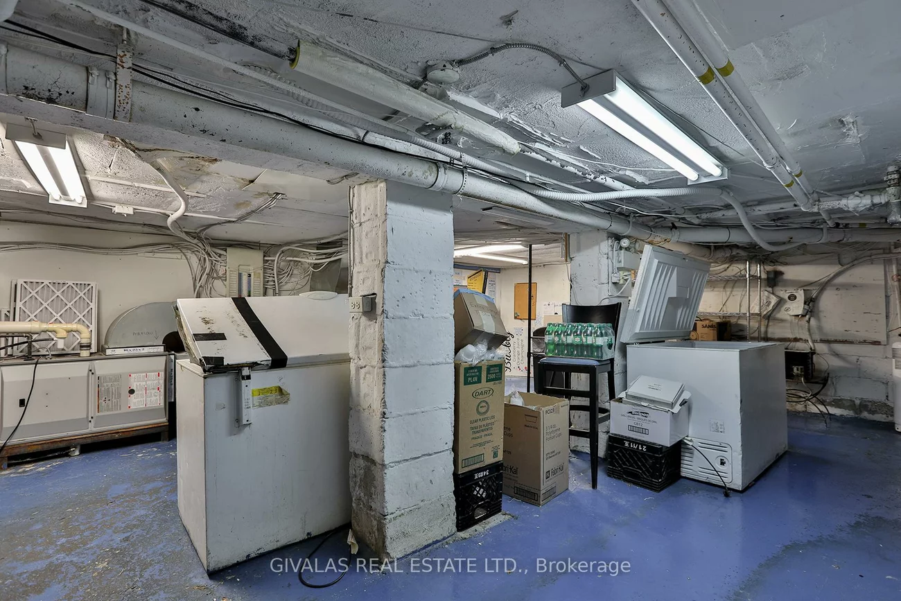 174, Eglinton, Yonge-Eglinton, Toronto