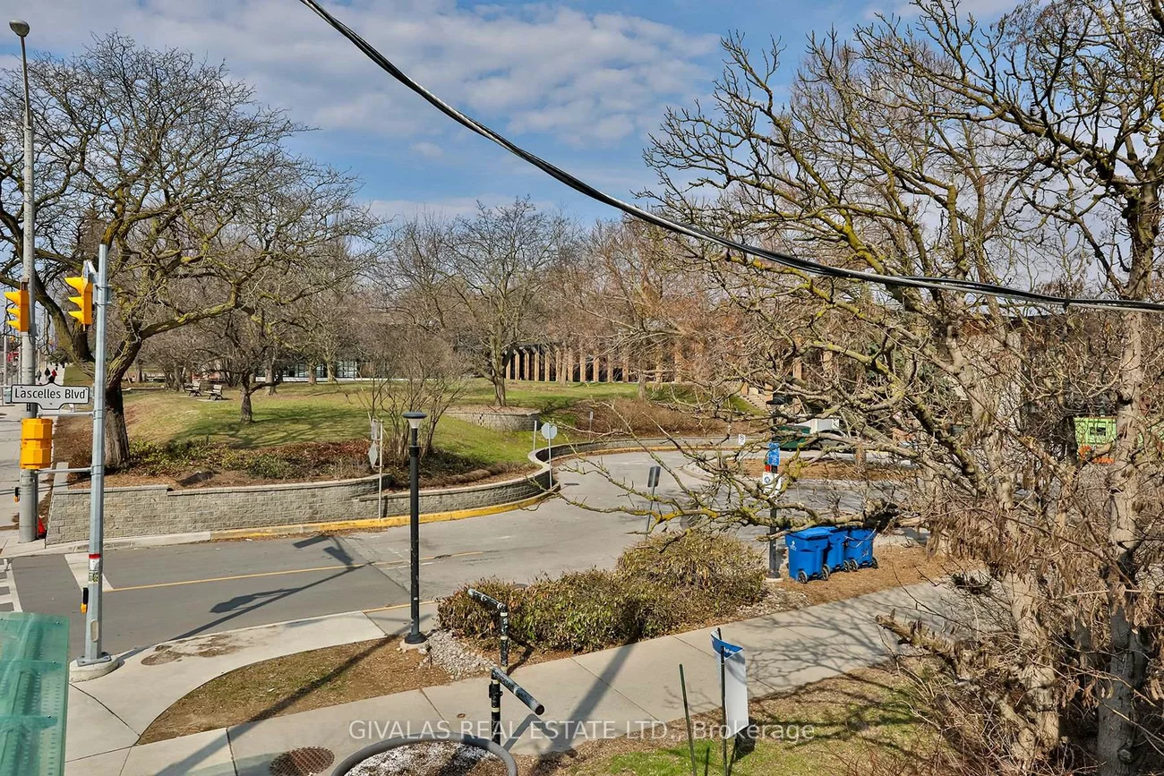 174, Eglinton, Yonge-Eglinton, Toronto