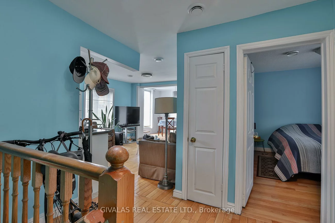 174, Eglinton, Yonge-Eglinton, Toronto