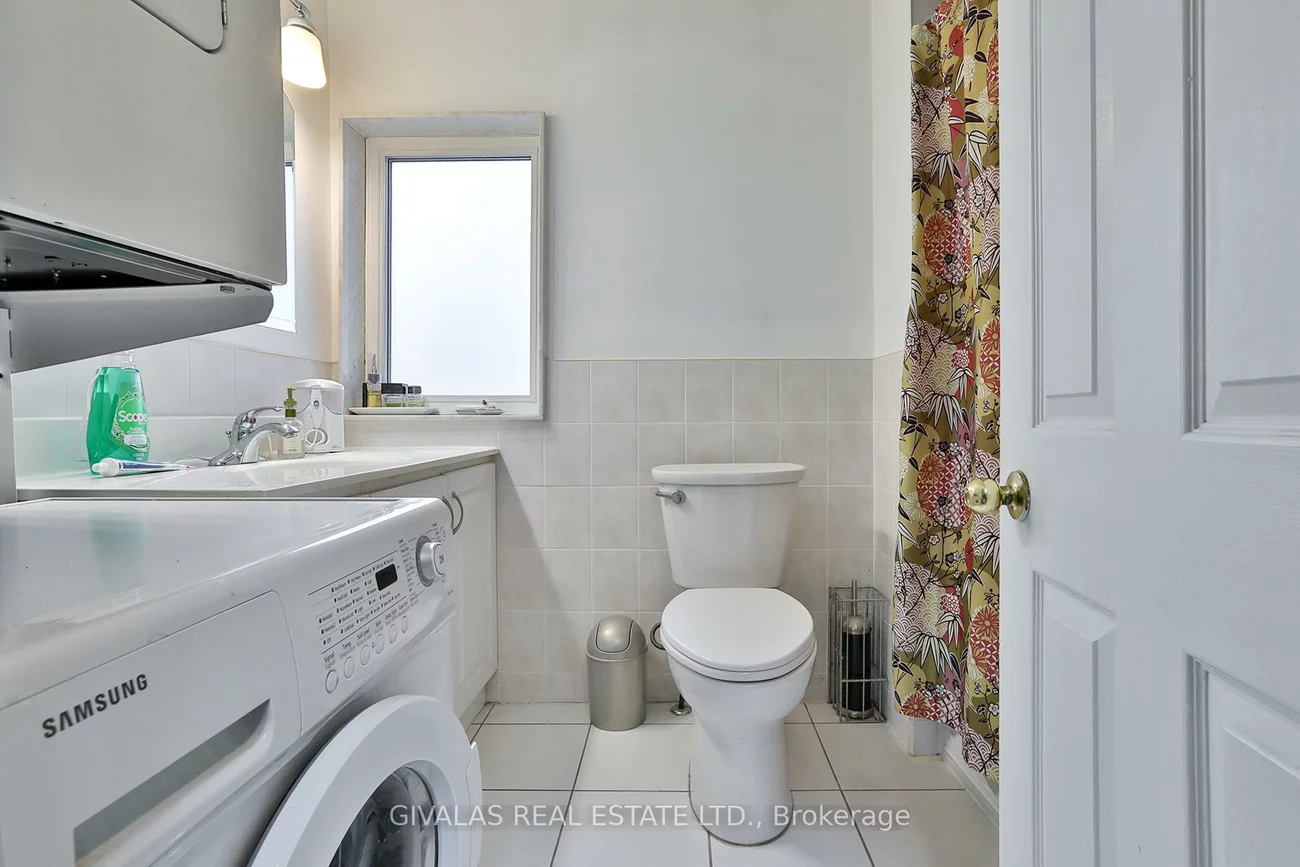 174, Eglinton, Yonge-Eglinton, Toronto