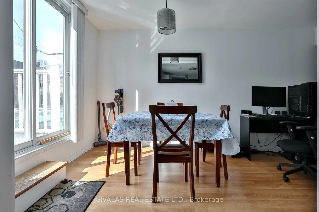 174, Eglinton, Yonge-Eglinton, Toronto