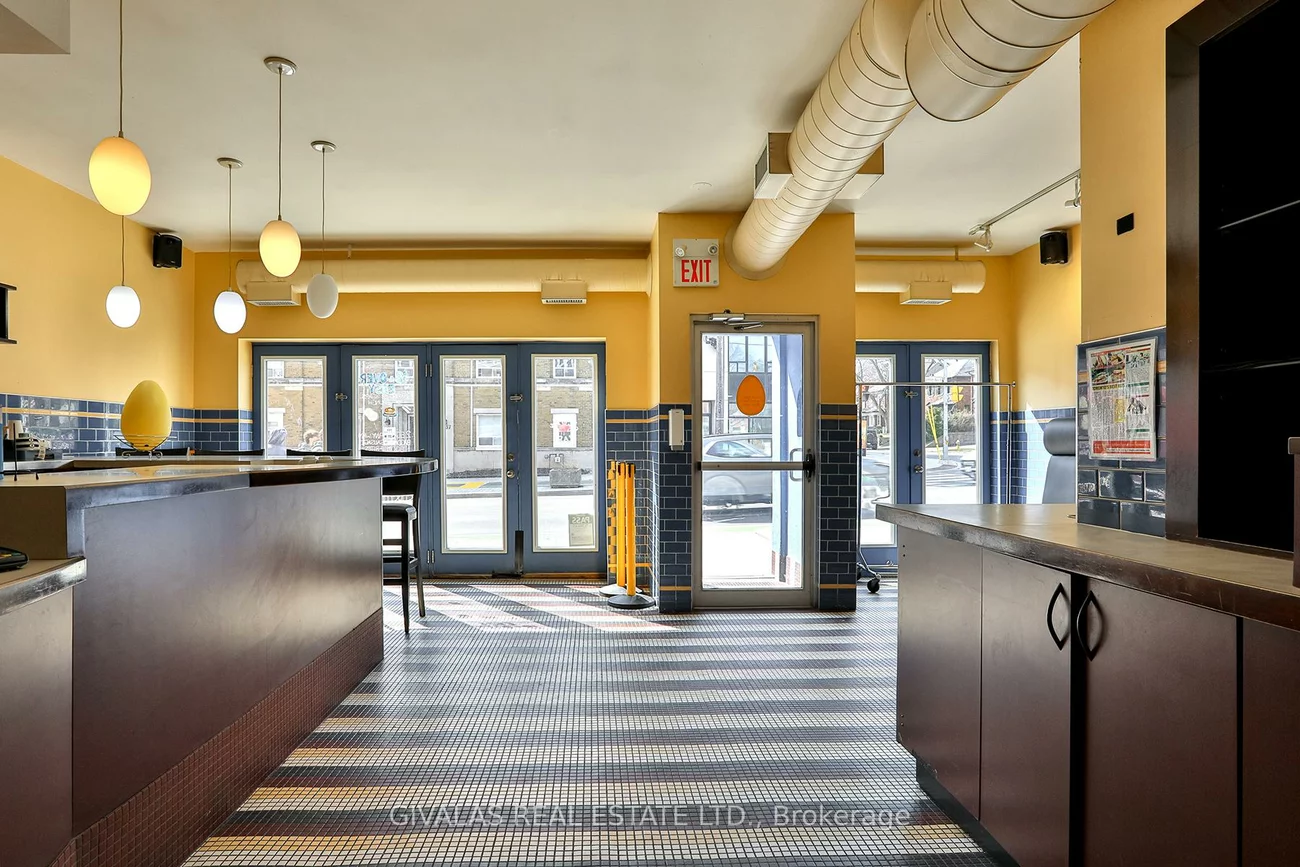 174, Eglinton, Yonge-Eglinton, Toronto