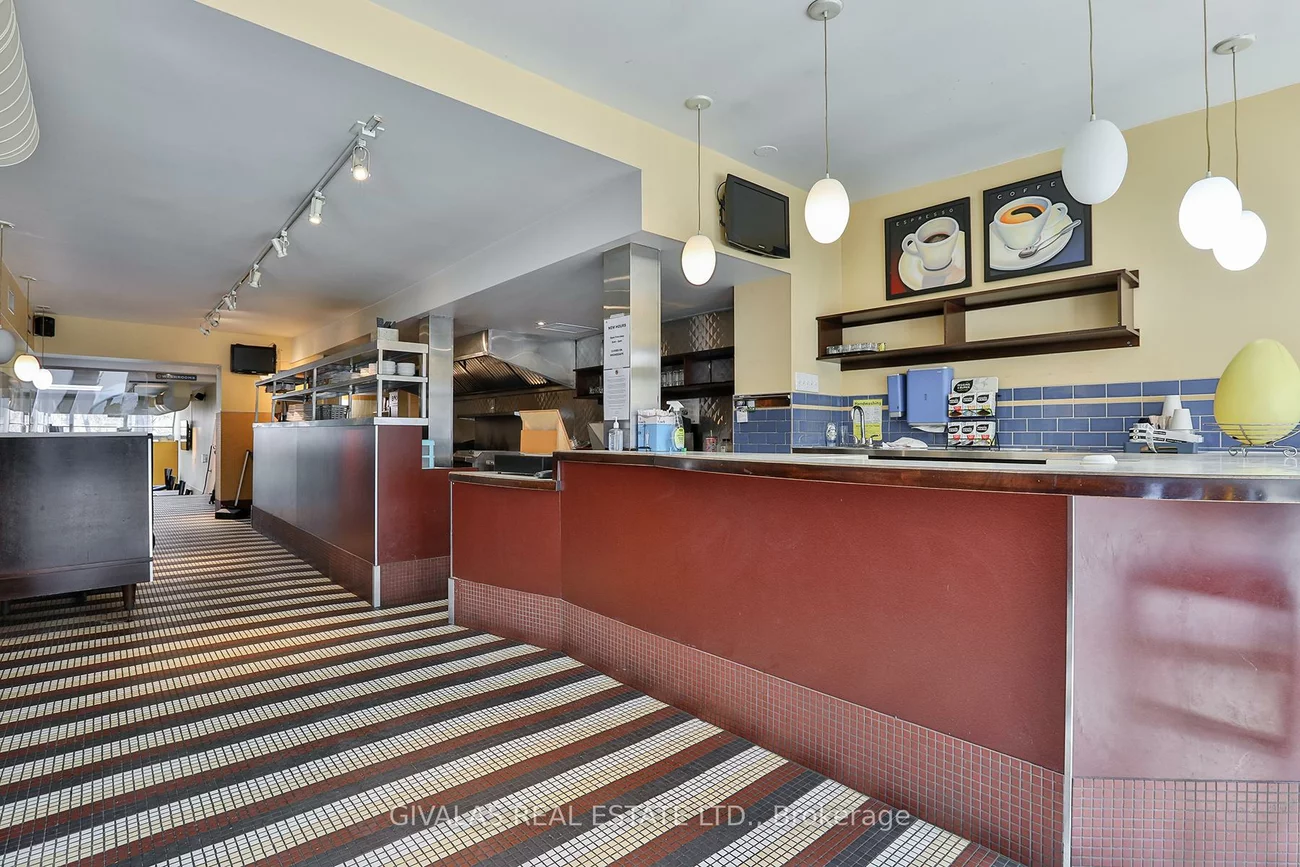 174, Eglinton, Yonge-Eglinton, Toronto