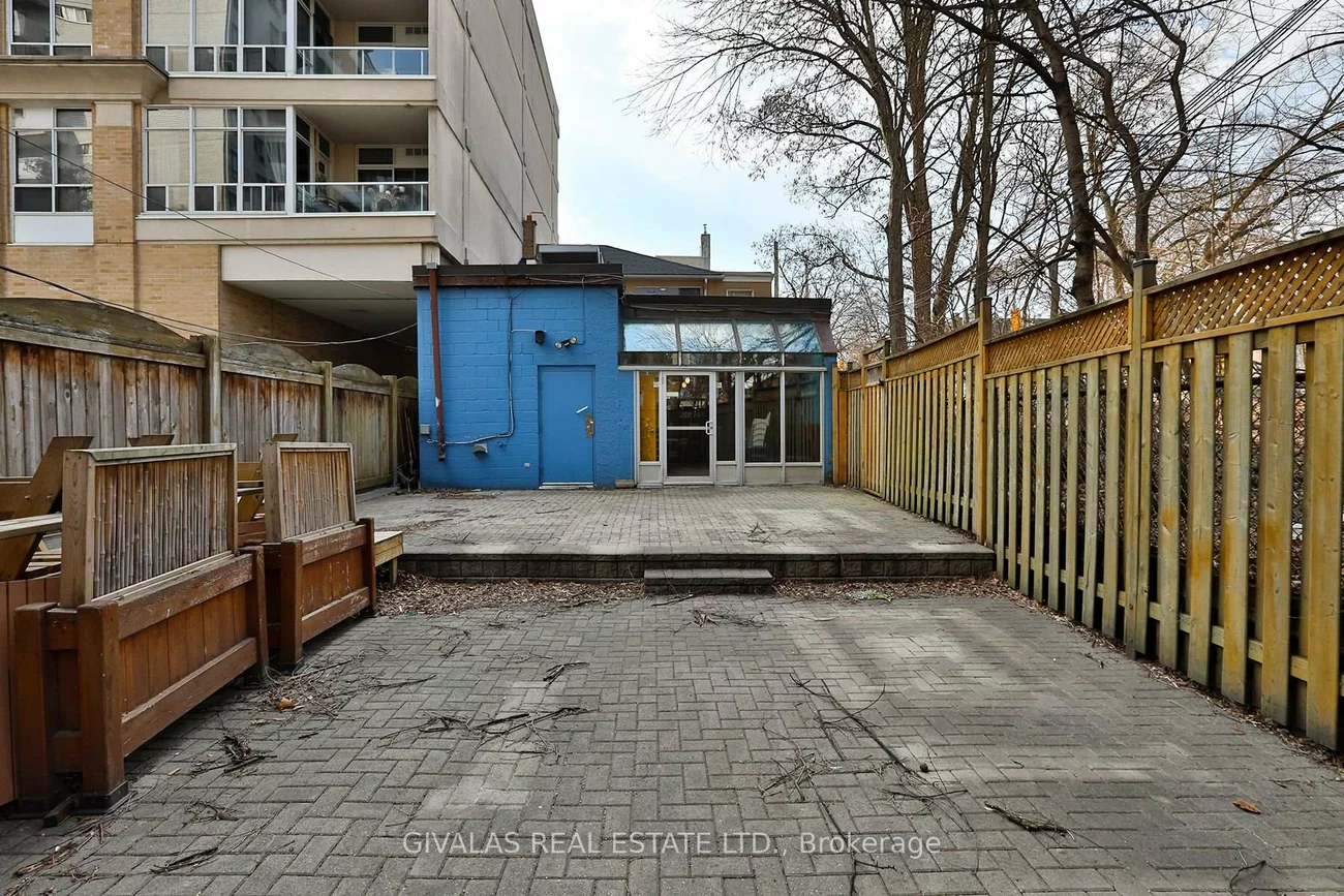 174, Eglinton, Yonge-Eglinton, Toronto