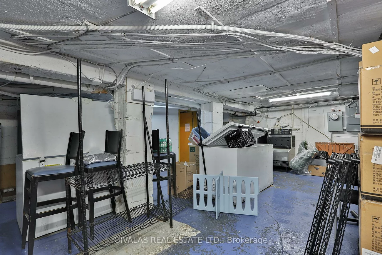 174, Eglinton, Yonge-Eglinton, Toronto