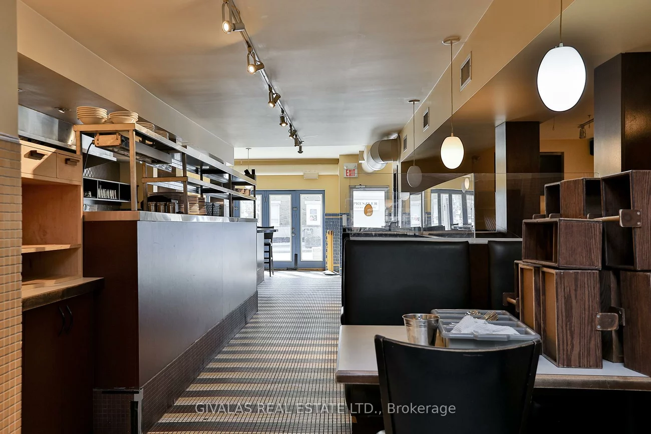 174, Eglinton, Yonge-Eglinton, Toronto