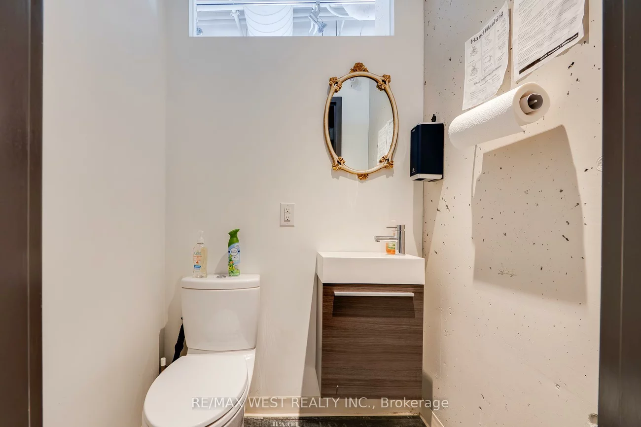 90, Distillery, Waterfront Communities C8, Toronto