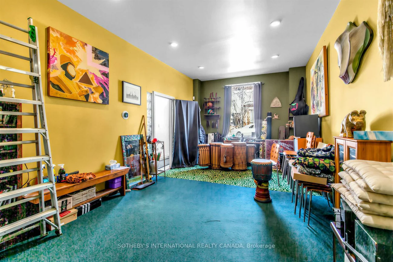 243, Gerrard, Moss Park, Toronto