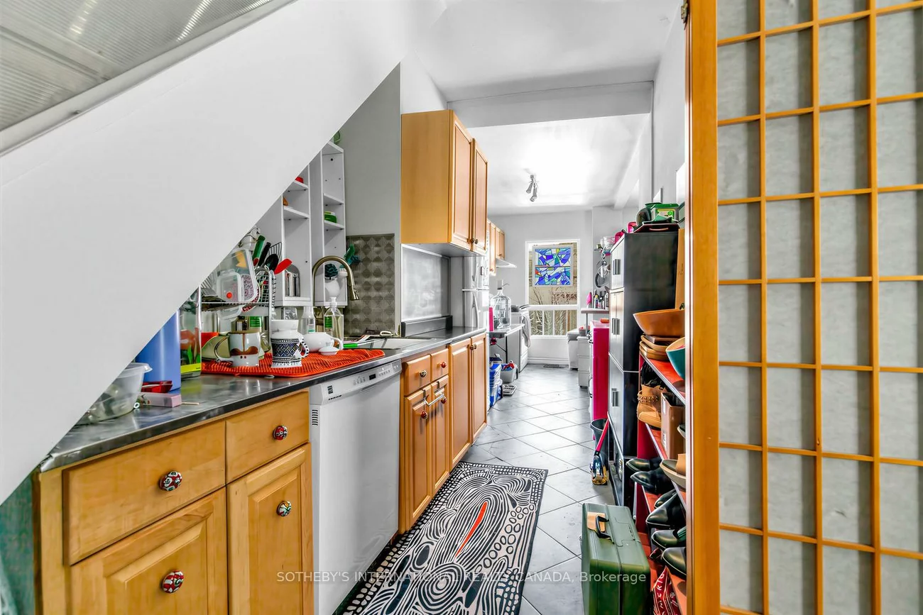 243, Gerrard, Moss Park, Toronto