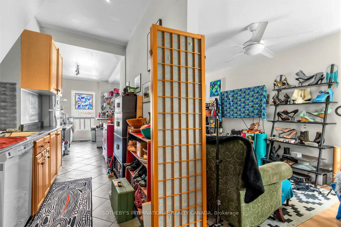 243, Gerrard, Moss Park, Toronto