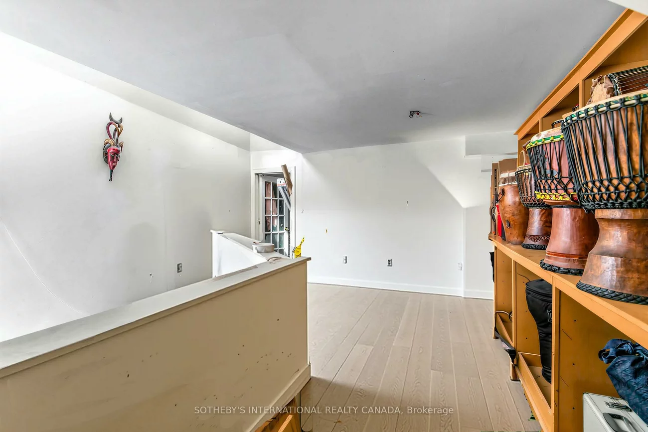 243, Gerrard, Moss Park, Toronto