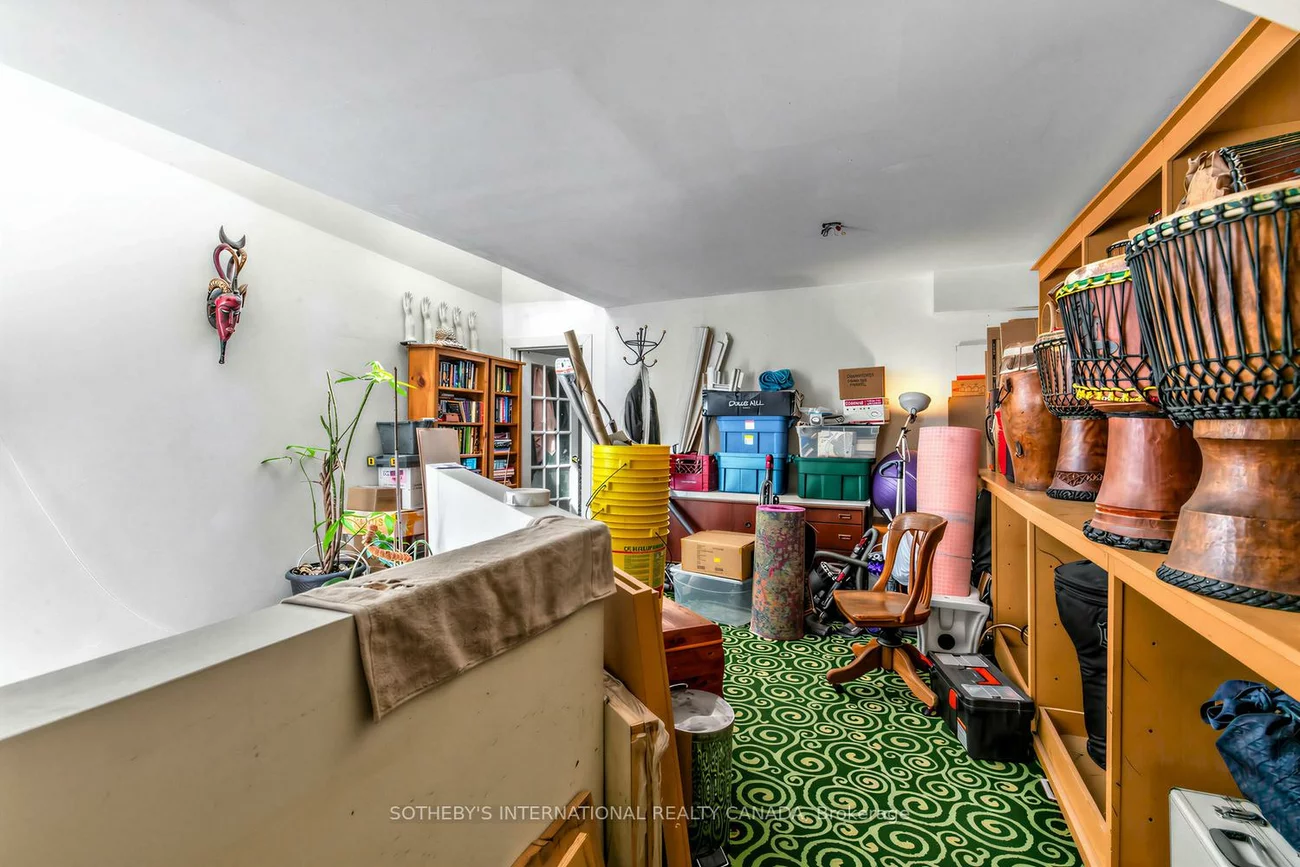 243, Gerrard, Moss Park, Toronto