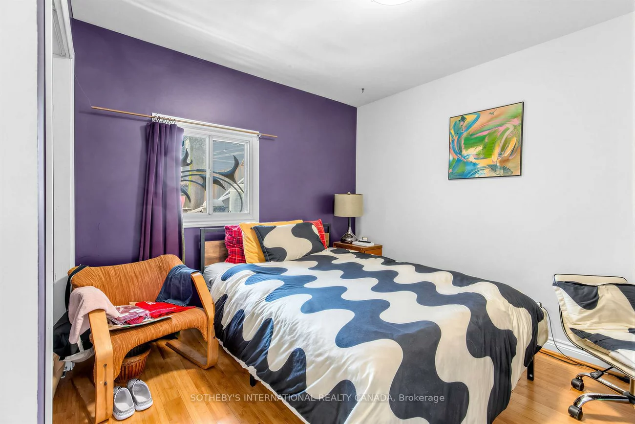 243, Gerrard, Moss Park, Toronto