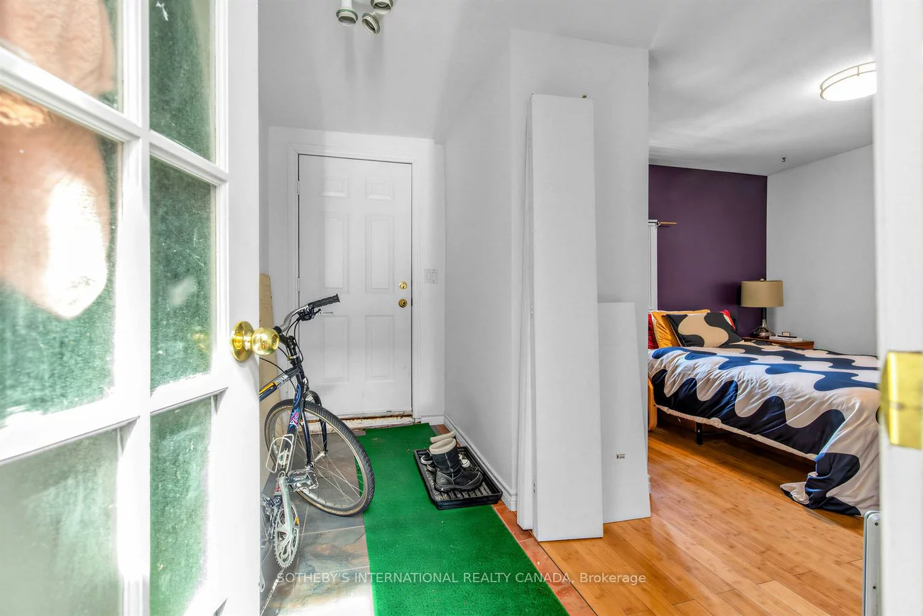 243, Gerrard, Moss Park, Toronto