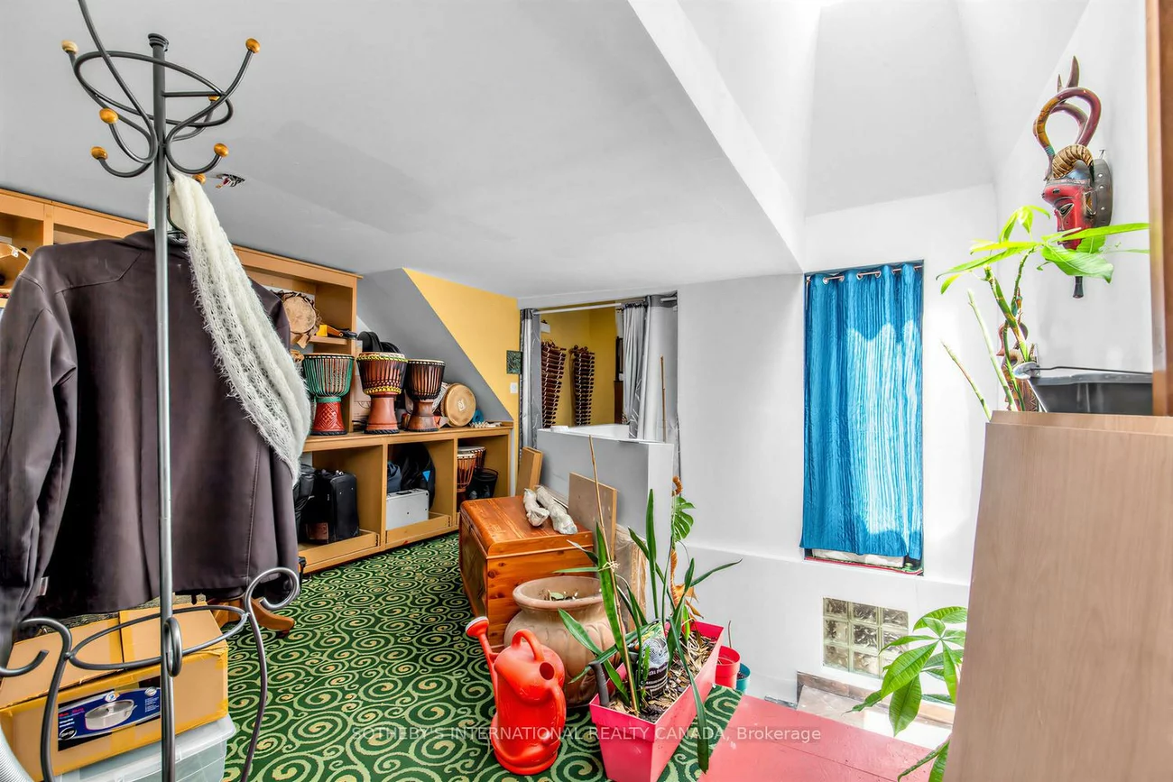 243, Gerrard, Moss Park, Toronto