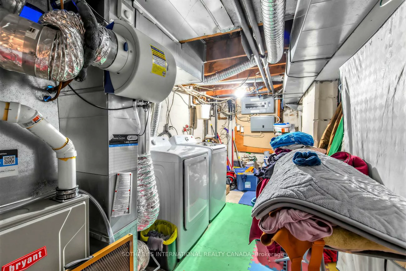 243, Gerrard, Moss Park, Toronto