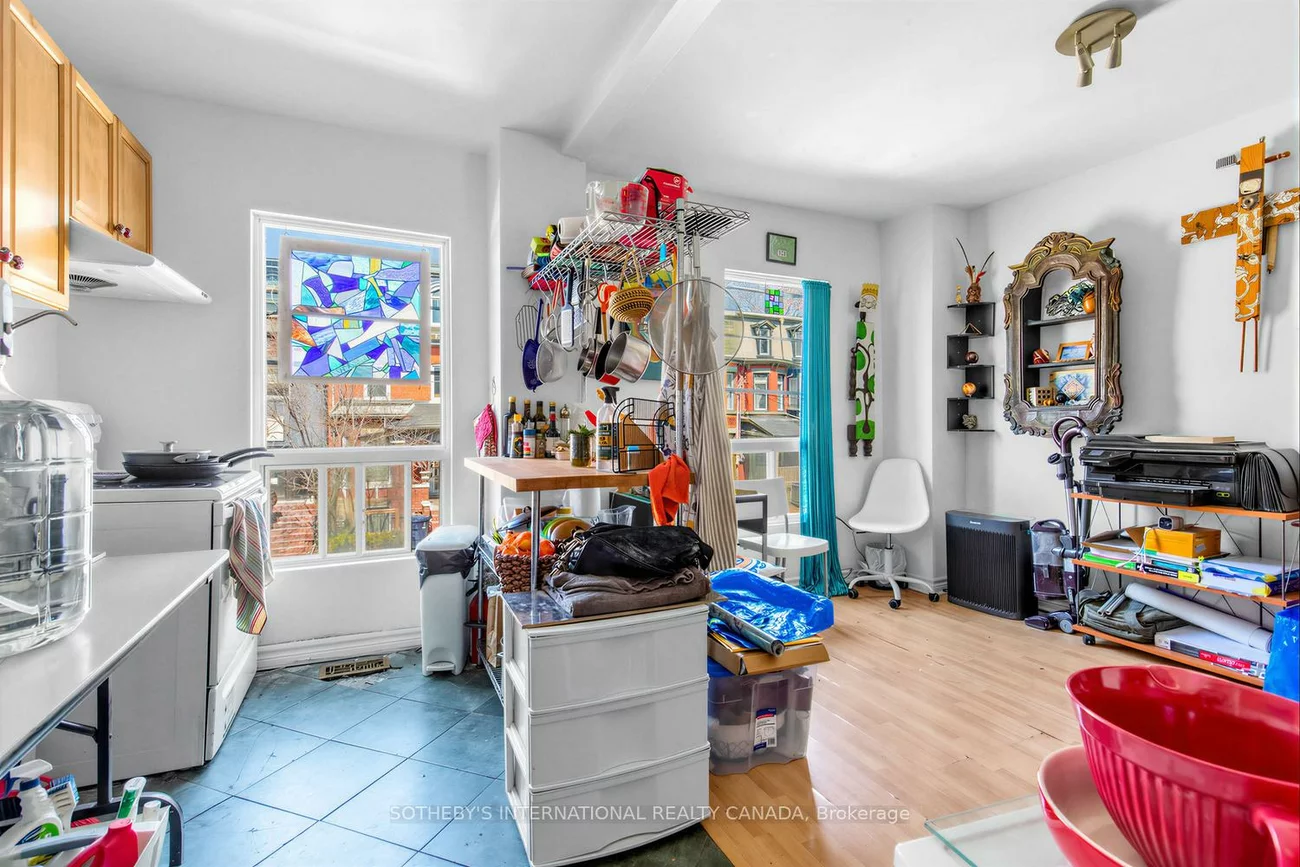 243, Gerrard, Moss Park, Toronto