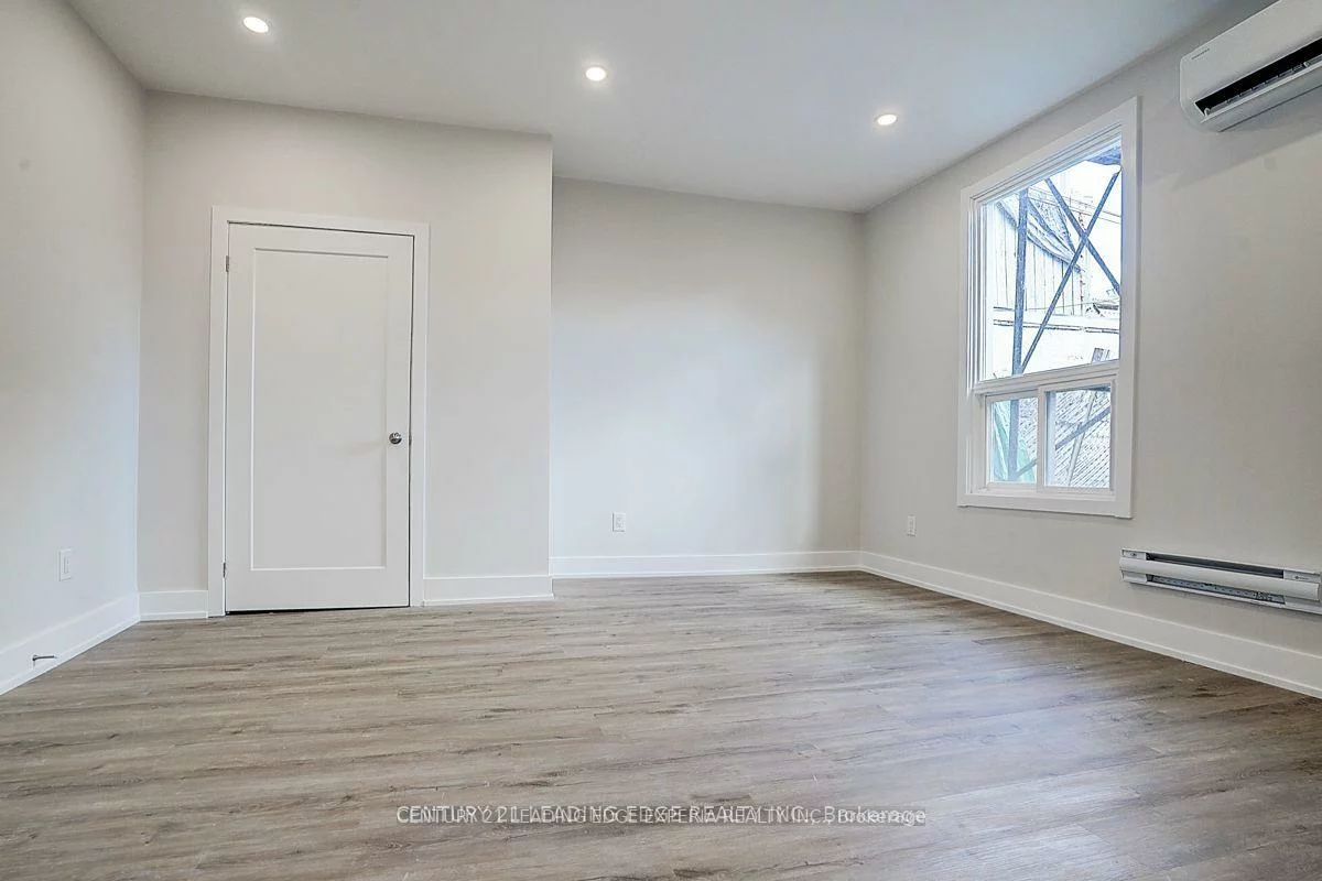 349, Spadina, Kensington-Chinatown, Toronto