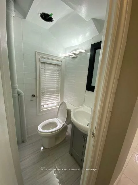 206, Carlton, Cabbagetown-South St. James Town, Toronto