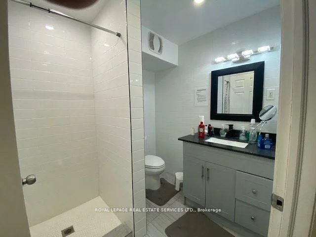 206, Carlton, Cabbagetown-South St. James Town, Toronto