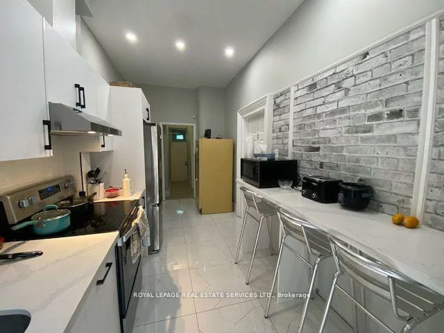 206, Carlton, Cabbagetown-South St. James Town, Toronto