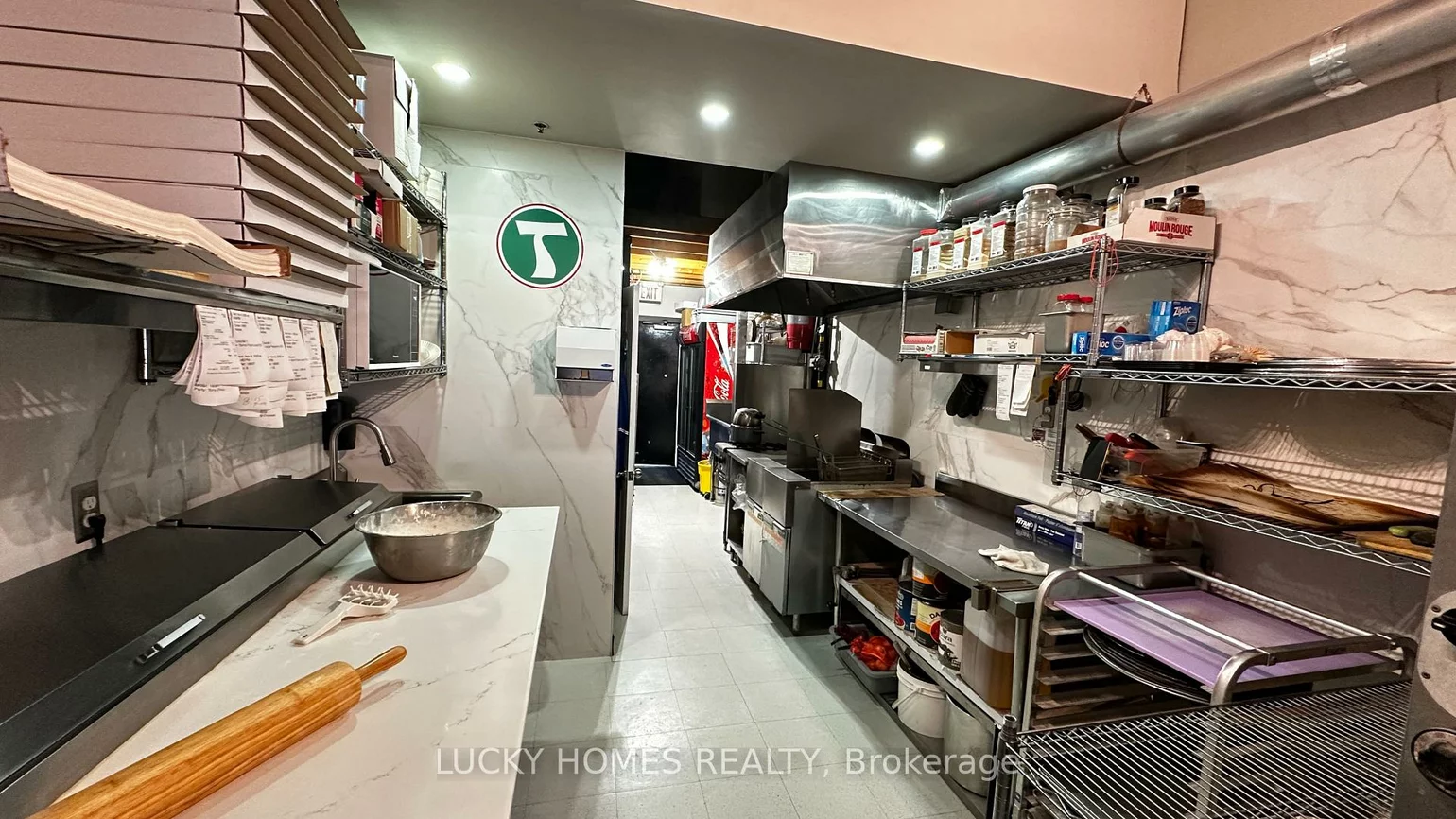 861, York Mills, Banbury-Don Mills, Toronto