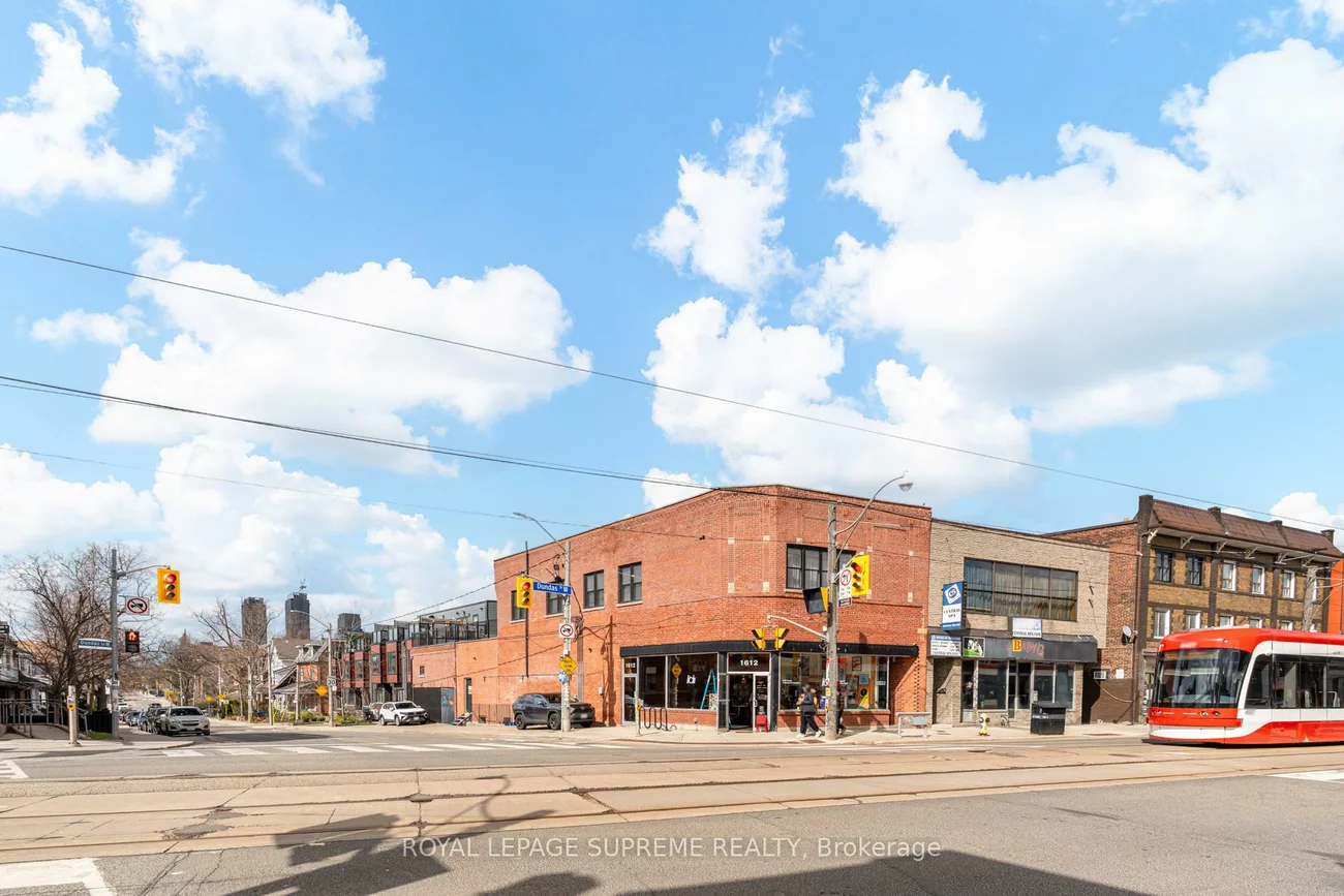 1612, Dundas, Little Portugal, Toronto