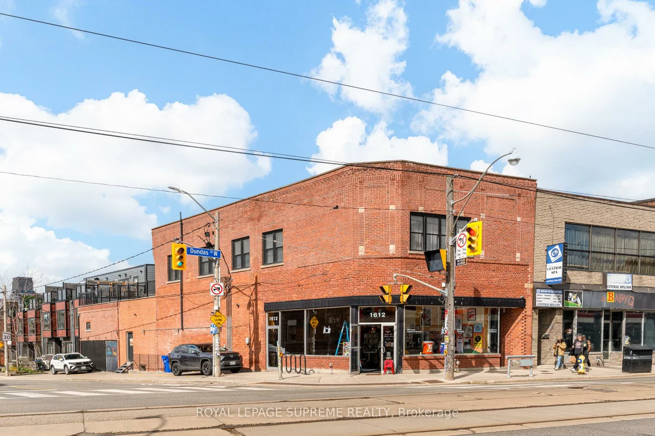 1612, Dundas, Little Portugal, Toronto