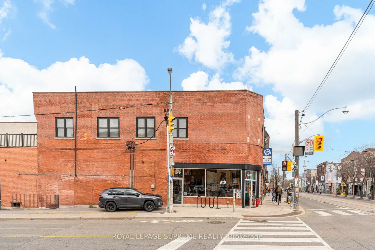 1612, Dundas, Little Portugal, Toronto